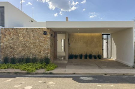 Casa en venta en Conkal Merida de una planta con 3 habitaciones y alberca